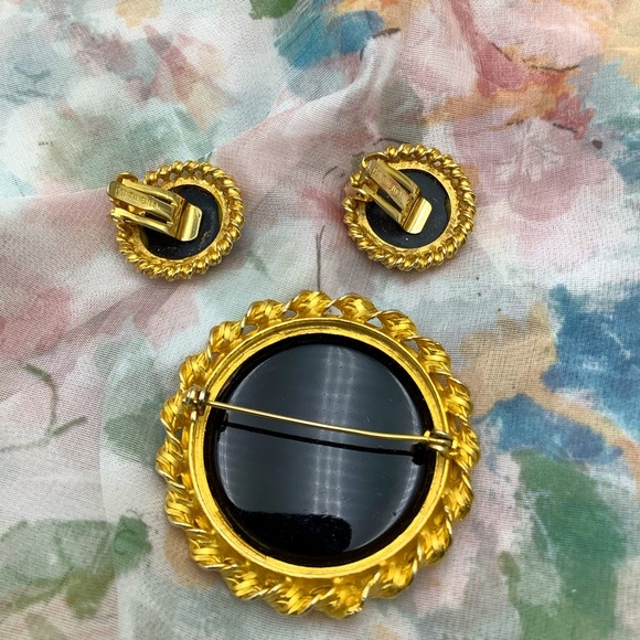 Vintage Continental Art Glass Gold and Black Cameo Brooch and Earrings - Picture 3 of 3